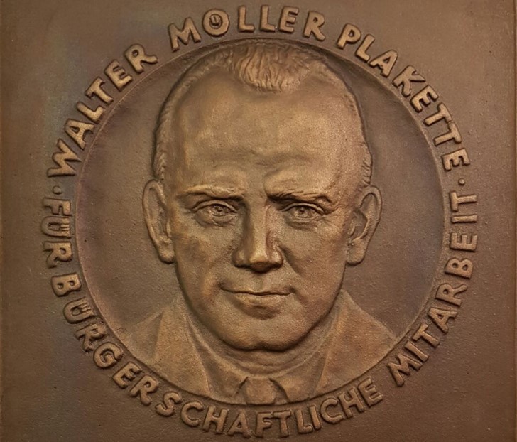 Walter Möller-Plakette, Vorderseite mit Porträt von Walter Möller